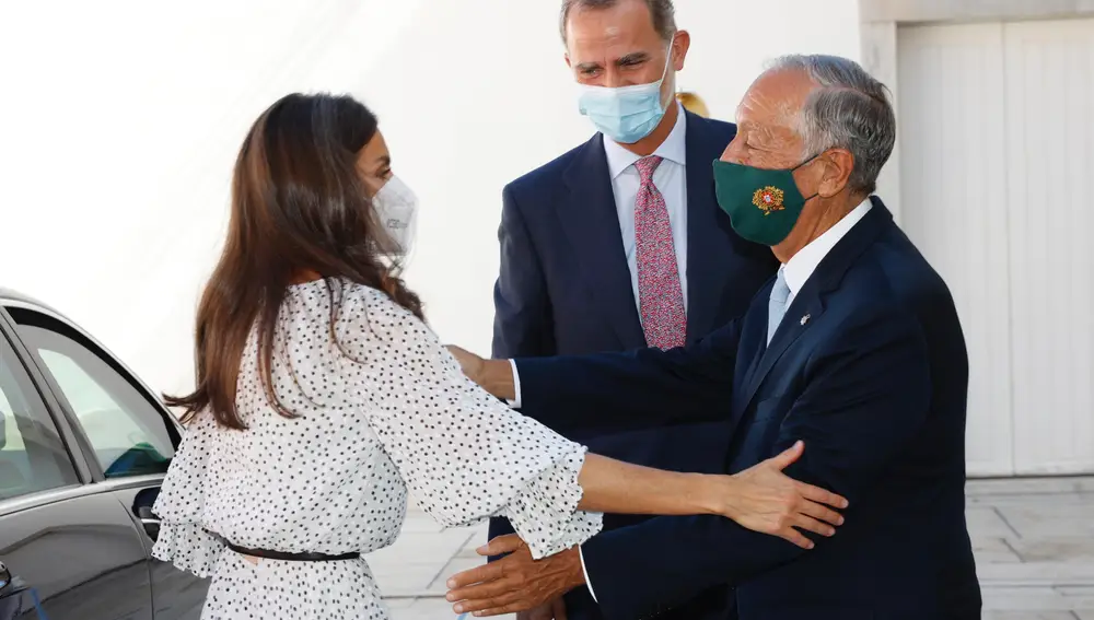 El presidente de Portugal, Marcelo Rebelo de Sousa, recibe a la reina Letizia y al rey Felipe
