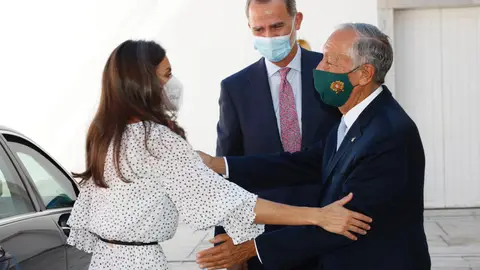 El presidente de Portugal, Marcelo Rebelo de Sousa, recibe a la reina Letizia y al rey Felipe El presidente de Portugal, Marcelo Rebelo de Sousa, recibe a la reina Letizia y al rey Felipe