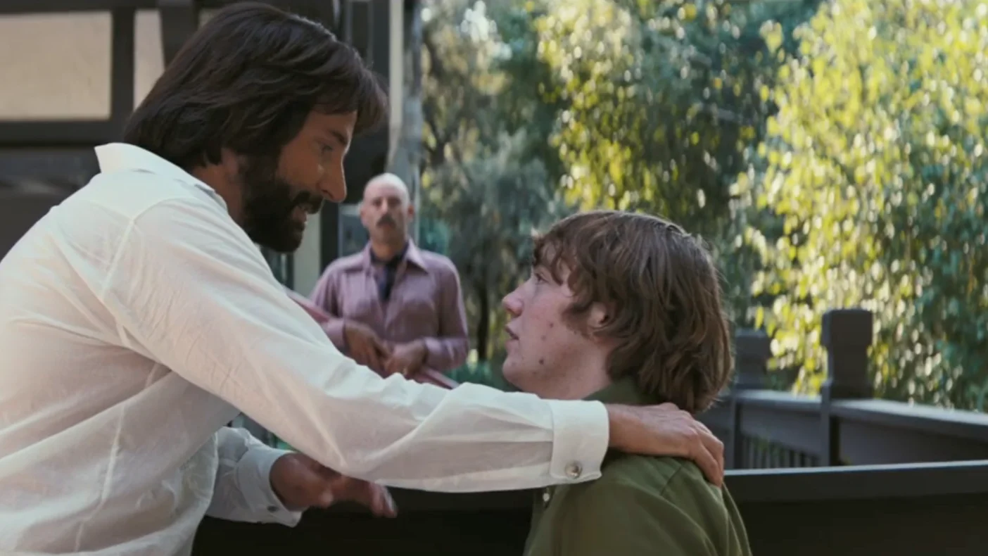 Bradley Cooper y el hijo de Philip Seymour Hoffman en 'Licorice Pizza' Bradley Cooper y el hijo de Philip Seymour Hoffman en 'Licorice Pizza'