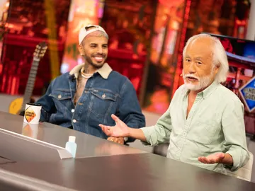 Rauw Alejandro canta en japonés un verso de 'Todo de ti' en directo en 'El Hormiguero 3.0' Rauw Alejandro canta en japonés un verso de 'Todo de ti' en directo en 'El Hormiguero 3.0'