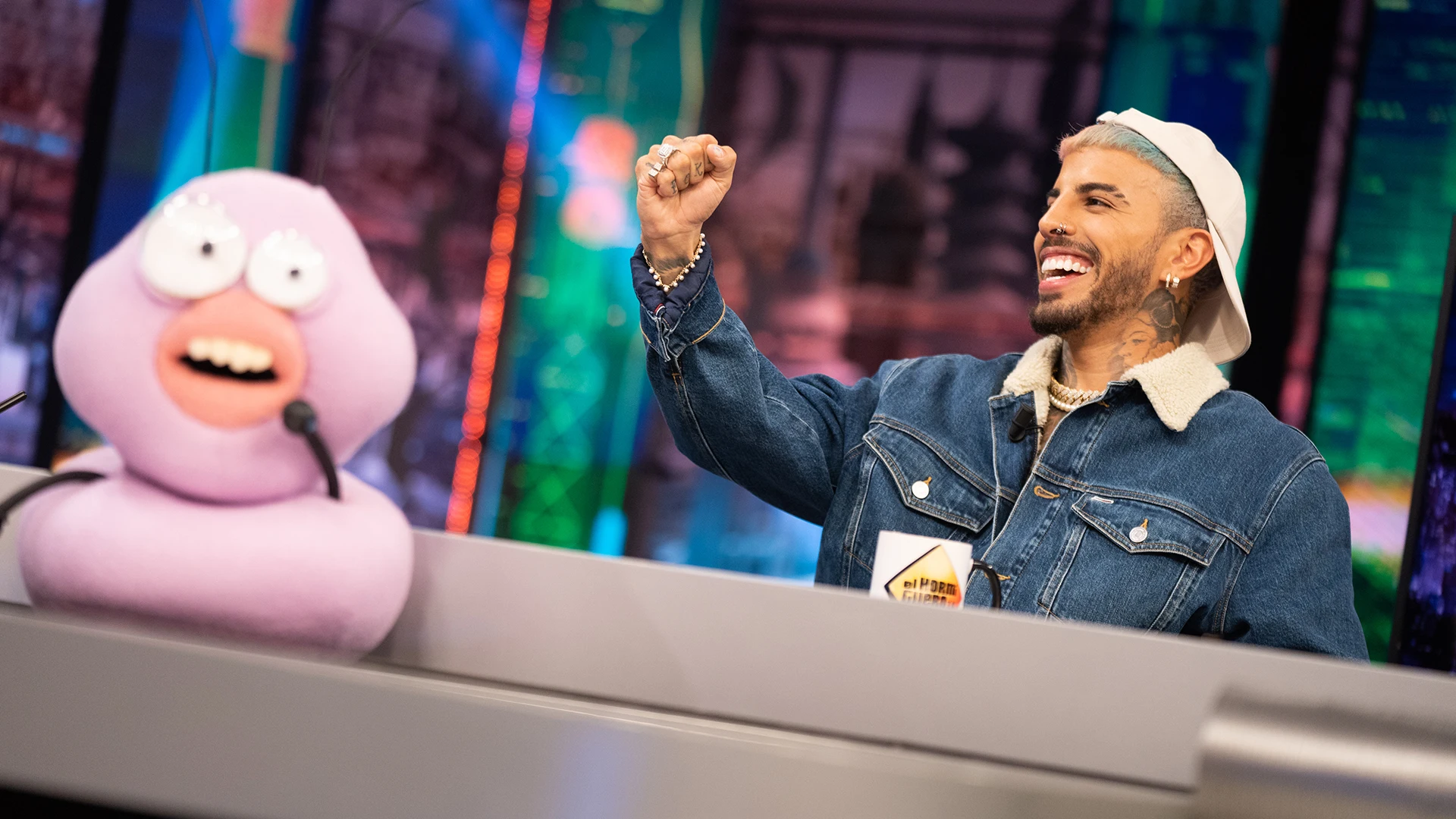 Rauw Alejandro gana a Rosal&iacute;a en la competici&oacute;n de 'Piedra, papel o tijera' de 'El Hormiguero 3.0'
