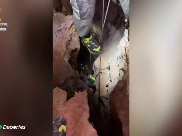 Rescatan a un espeleólogo zaragozano tras sufrir una caída en la cueva de Aven de Marañán, en Villanúa