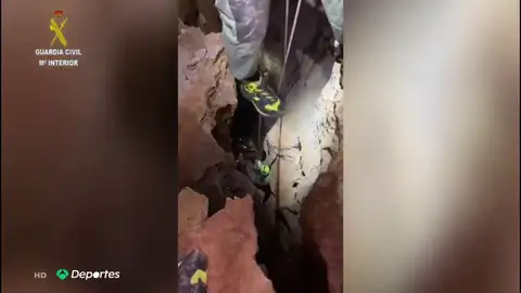 Rescatan a un espeleólogo zaragozano tras sufrir una caída en la cueva de Aven de Marañán, en Villanúa Rescatan a un espeleólogo zaragozano tras sufrir una caída en la cueva de Aven de Marañán, en Villanúa