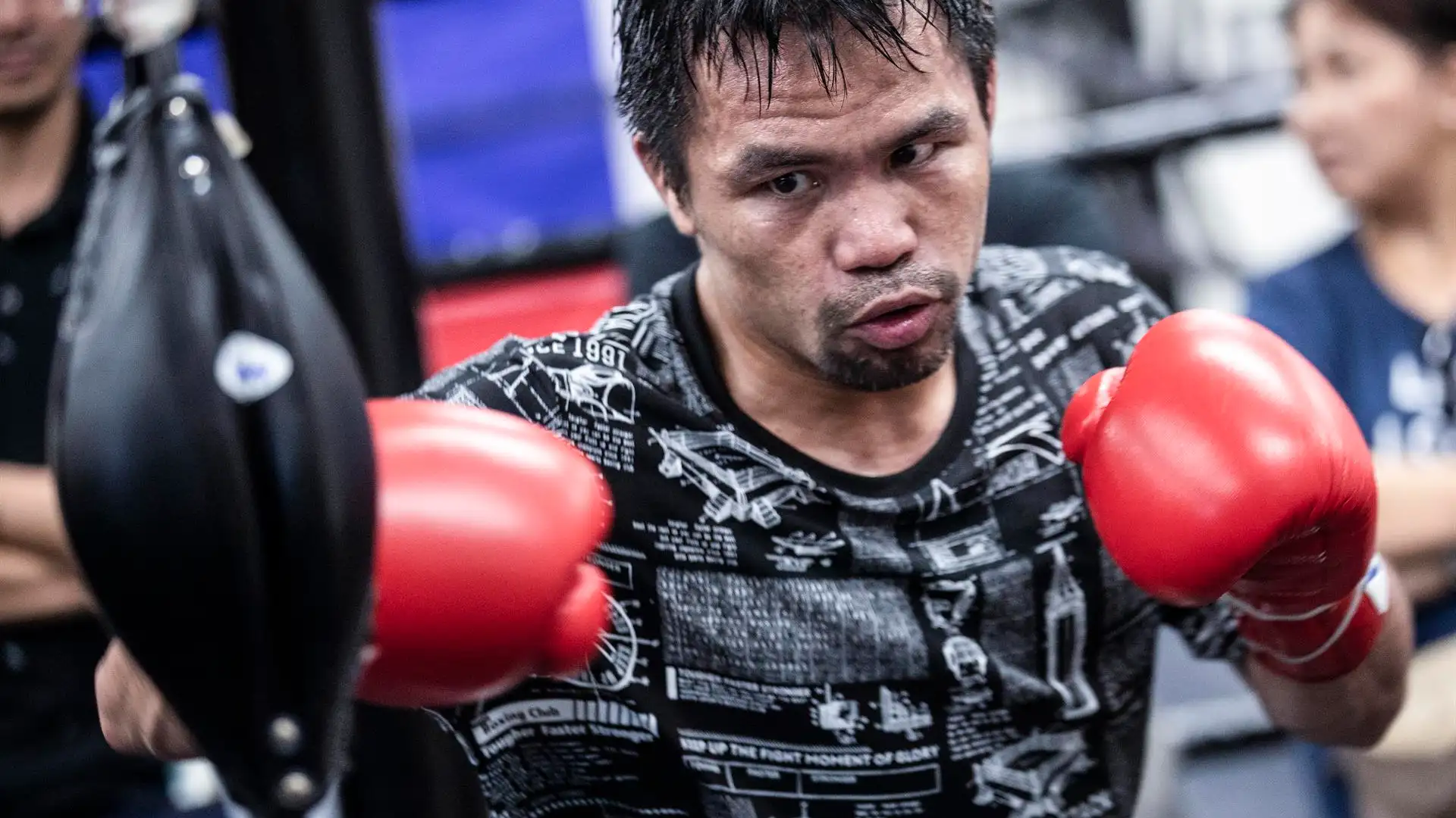 Pacquiao anuncia su retirada del boxeo tras postularse como candidato presidencial en Filipinas Pacquiao anuncia su retirada del boxeo tras postularse como candidato presidencial en Filipinas