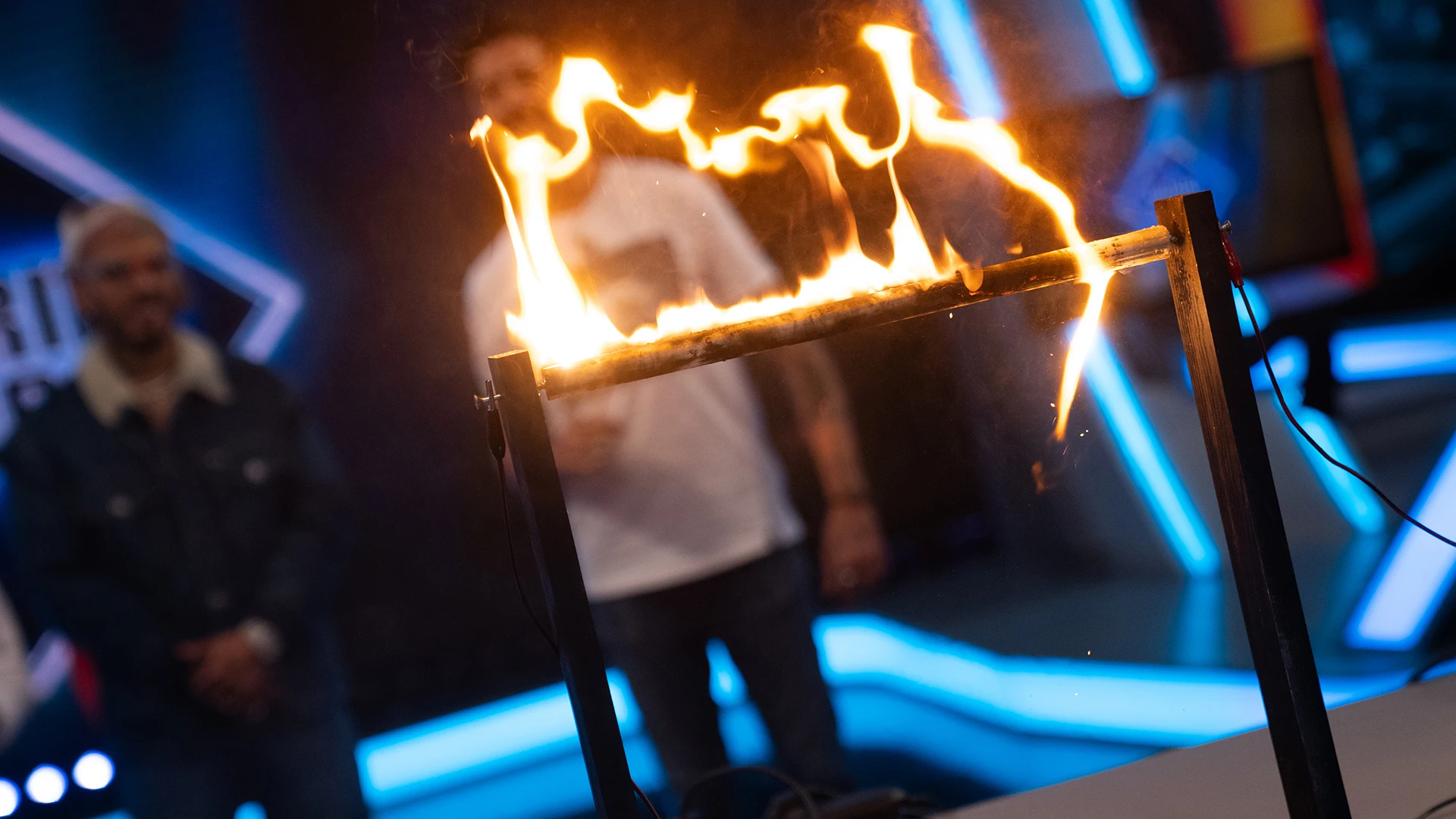 Marron hace brillar 'El Hormiguero 3.0' uniendo madera y electricidad en la ciencia