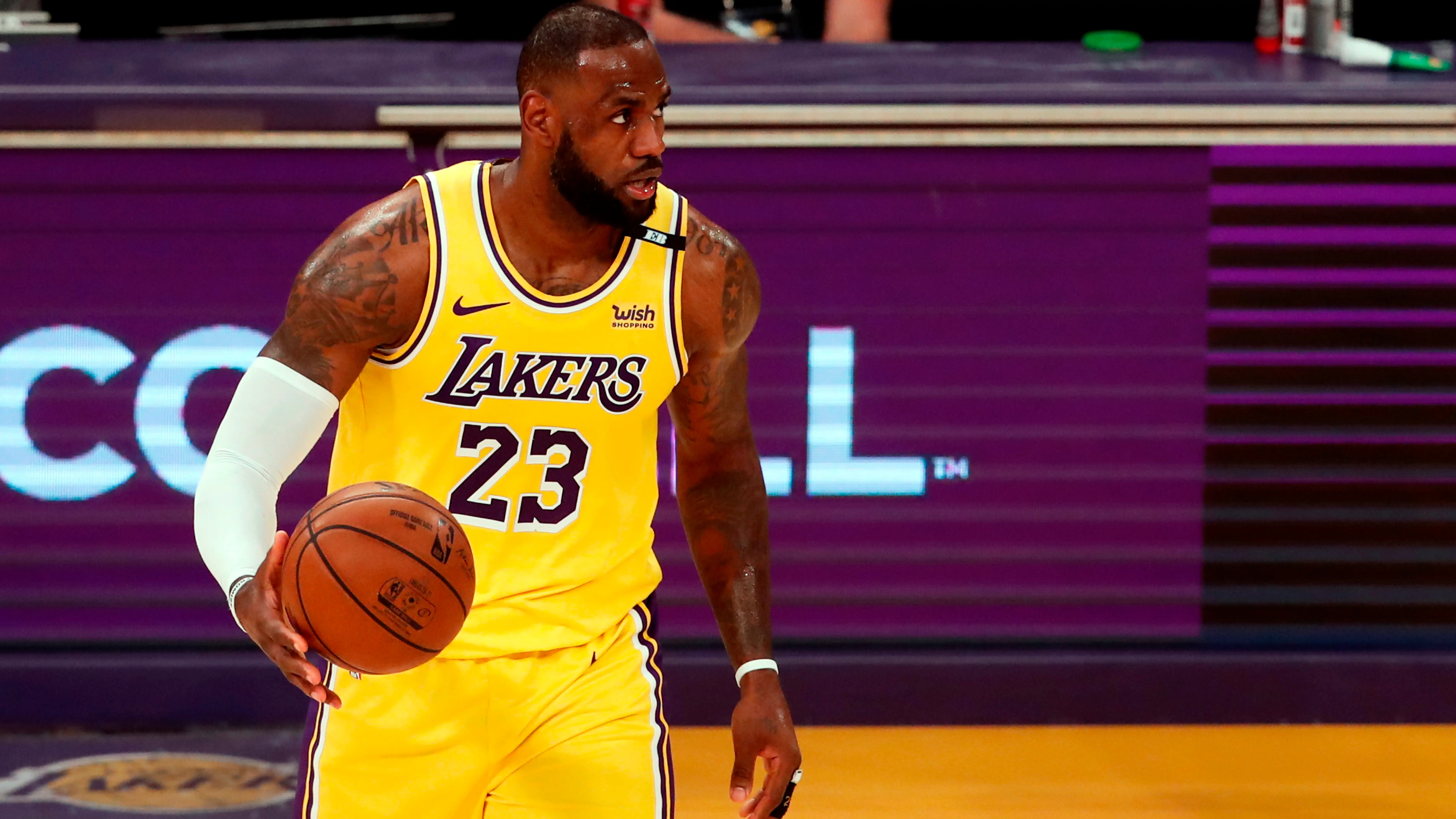LeBron James en un partido con los Lakers LeBron James en un partido con los Lakers