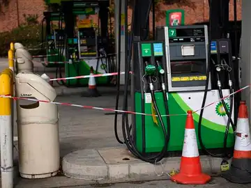 Una estación de servicio en Reino Unido Una estación de servicio en Reino Unido
