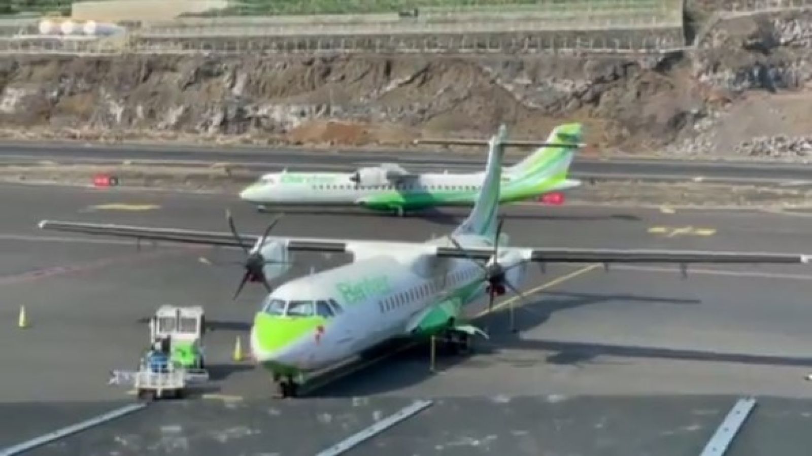  Binter reanuda los vuelos en el aeropuerto de La Palma por la evolución de las cenizas del volcán Cumbre Vieja