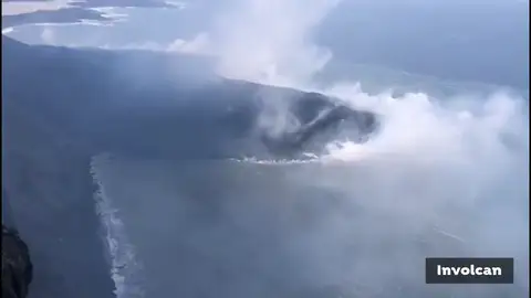 Vista del delta de lava del volcán de La Palma grabado en el campo Vista del delta de lava del volcán de La Palma grabado en el campo