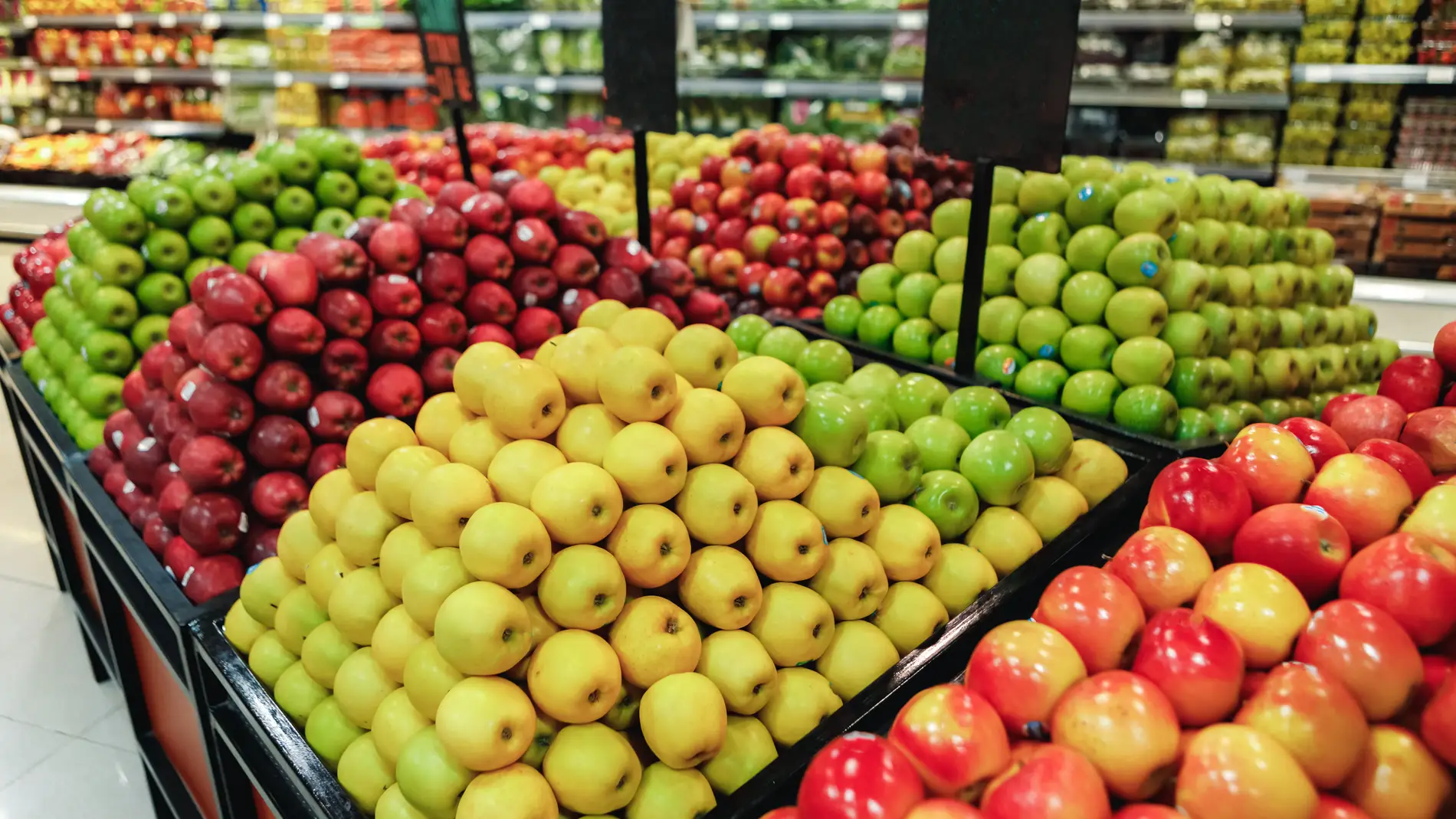 Manzanas en el supermercado