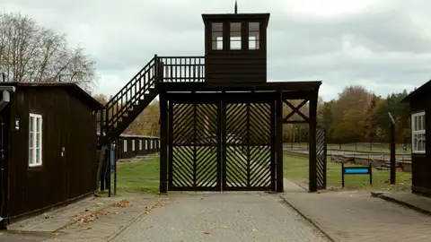 Detenida una ex secretaria nazi fugada acusada de cómplice en el asesinato de más de 11.400 víctimas del Holocausto Detenida una ex secretaria nazi fugada acusada de cómplice en el asesinato de más de 11.400 víctimas del Holocausto