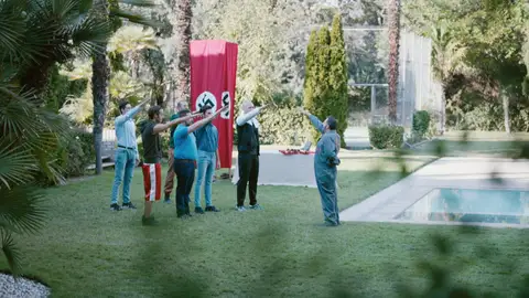 Mariano acaba exaltando a una banda neonazi para ocultar que es policía Mariano acaba exaltando a una banda neonazi para ocultar que es policía