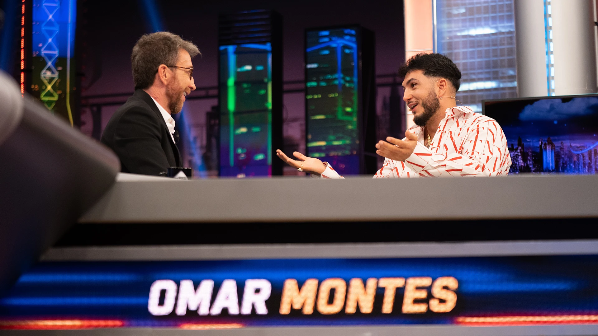 La ins&oacute;lita foto de la casa de Omar Montes repleta de zapatillas