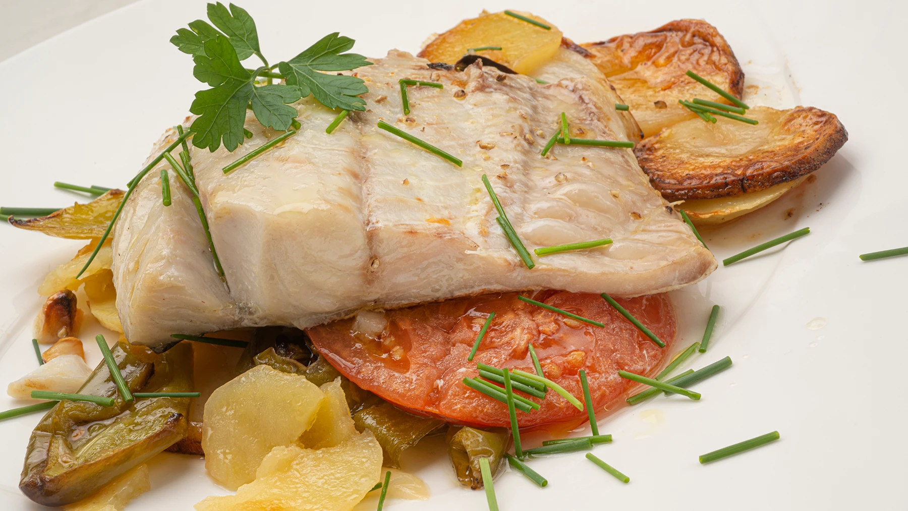 Karlos Arguiñano: receta fácil de fogonero al horno con patatas panadera Karlos Arguiñano: receta fácil de fogonero al horno con patatas panadera