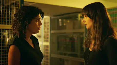 Ika acude a una terapia con transexuales para intentar aclarar sus dudas con Rober Ika acude a una terapia con transexuales para intentar aclarar sus dudas con Rober