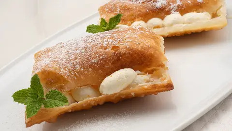 ¡Un postre fácil! Receta de hojaldre relleno de nata, de Karlos Arguiñano ¡Un postre fácil! Receta de hojaldre relleno de nata, de Karlos Arguiñano