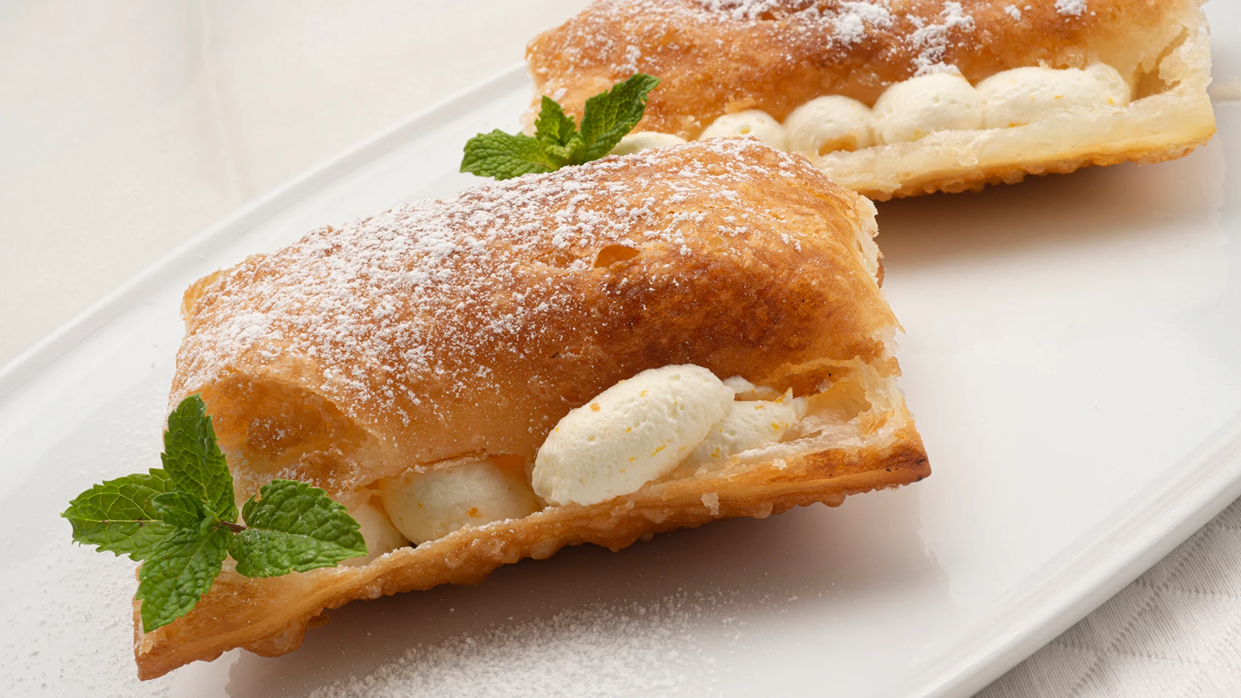 &iexcl;Un postre f&aacute;cil! Receta de hojaldre relleno de nata, de Karlos Argui&ntilde;ano