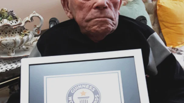 Saturnino de la Fuente recibe el título Guinness World Record al hombre más longevo del mundo con 112 años Saturnino de la Fuente recibe el título Guinness World Record al hombre más longevo del mundo con 112 años