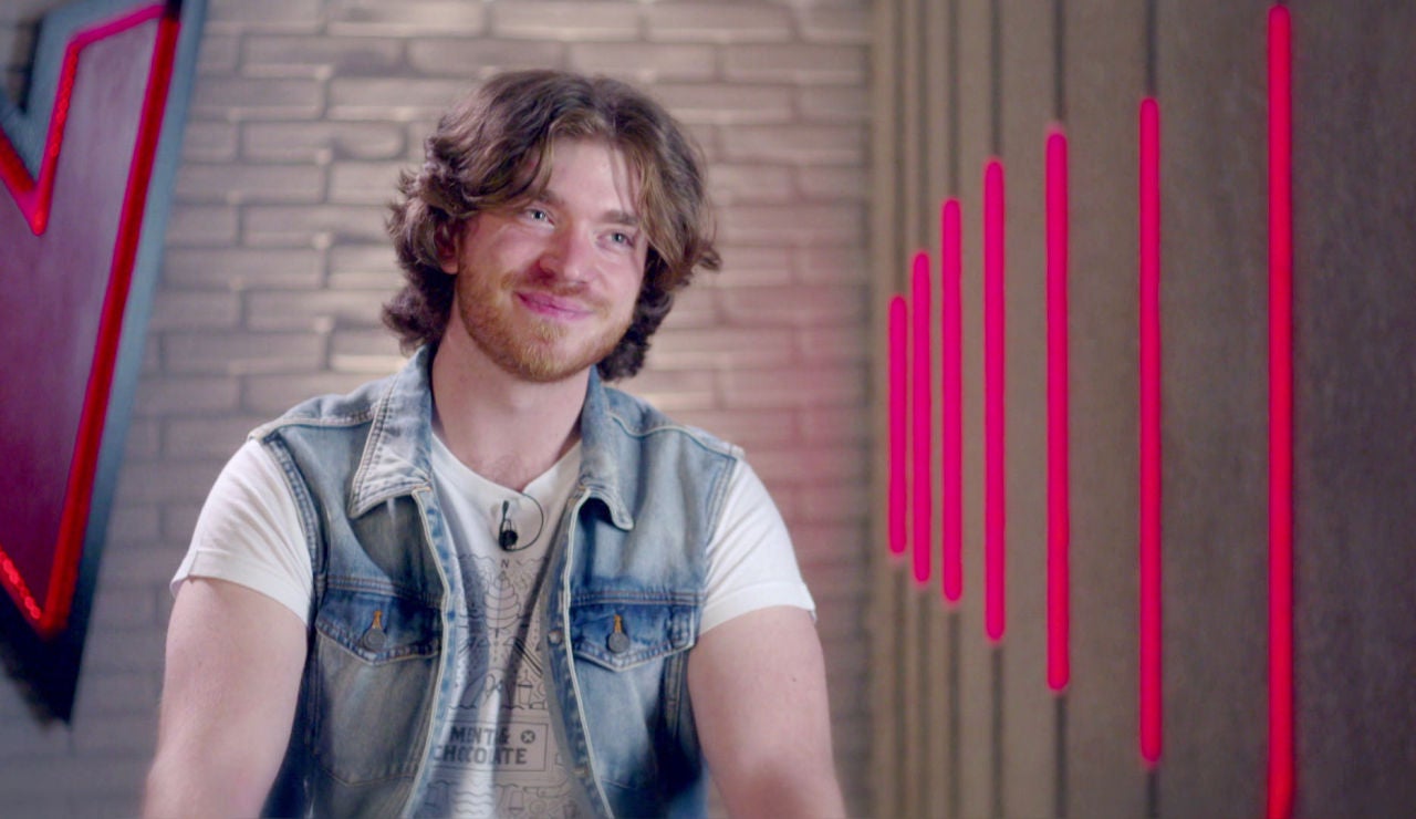 &Aacute;ngel Valera: &ldquo;Soy trasmetal pero vivo de cantar pop y reguet&oacute;n en una orquesta&rdquo;