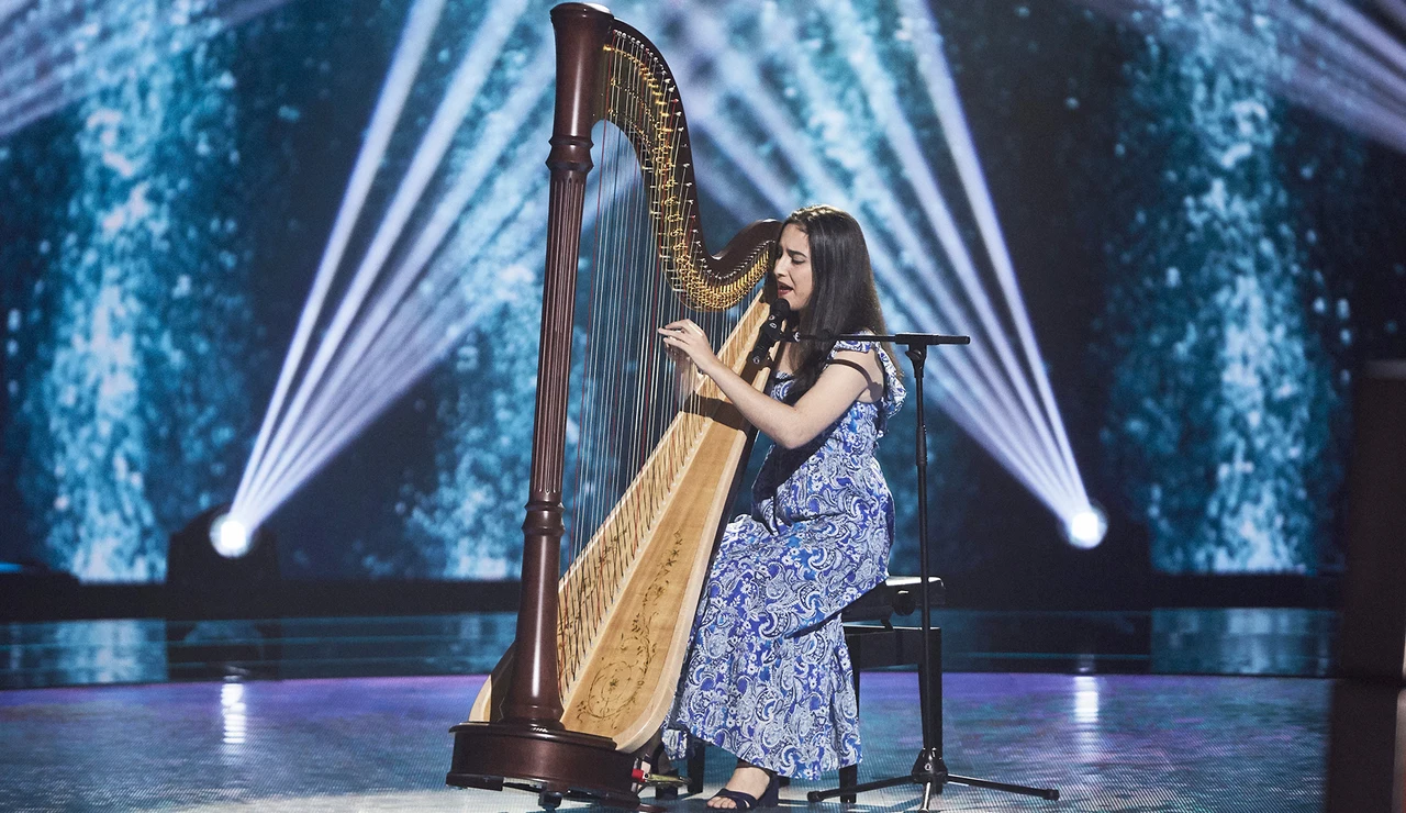 Sara Askarzadeh canta ‘La puerta violeta’ en las Audiciones a ciegas de ‘La Voz’