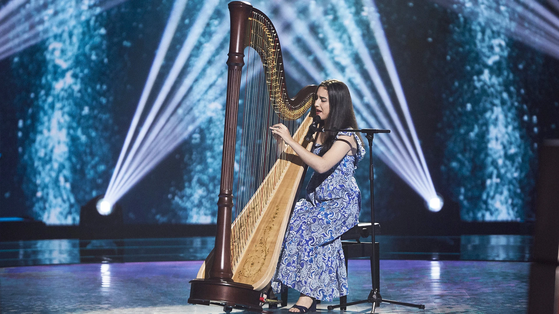 Sara Askarzadeh canta &lsquo;La puerta violeta&rsquo; en las Audiciones a ciegas de &lsquo;La Voz&rsquo;