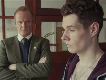 Alistair Petrie (Mr Groff) y Connor Swindells (Adam) en en 'Sex Education'  Alistair Petrie (Mr Groff) y Connor Swindells (Adam) en en 'Sex Education'