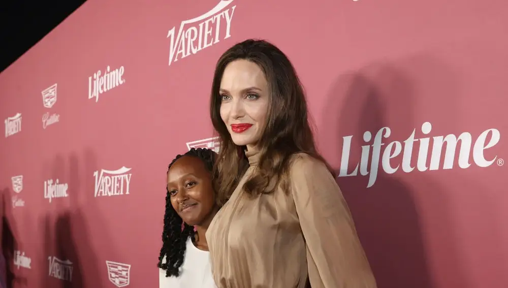 Angelina Jolie y su hija Zahara Jolie-Pitt Angelina Jolie y su hija Zahara Jolie-Pitt