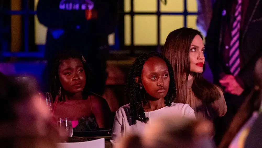 Angelina Jolie y su hija Zahara Jolie-Pitt Angelina Jolie y su hija Zahara Jolie-Pitt