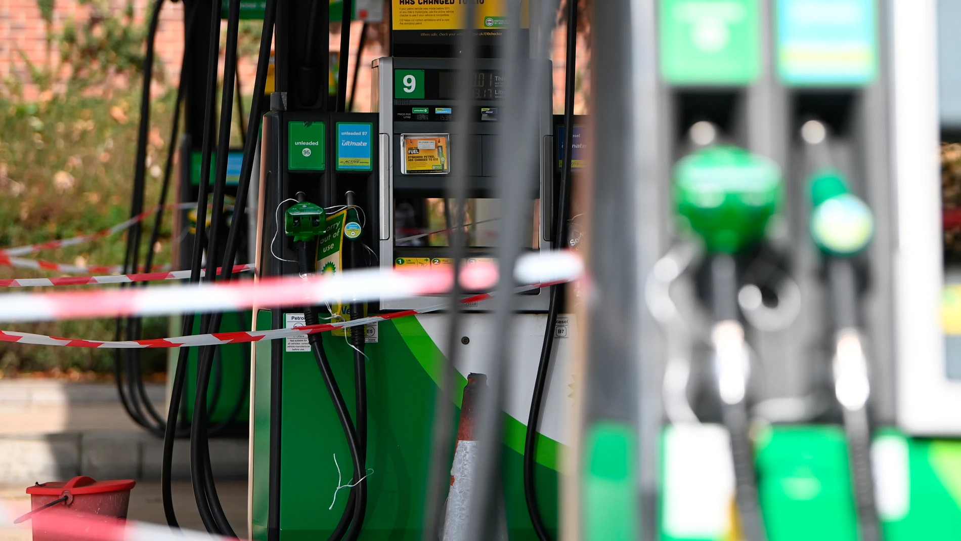 El Gobierno británico admite que la falta de combustible en gasolineras puede durar otra semana