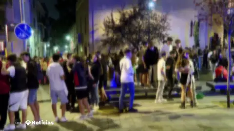 Desalojados varios botellones en Madrid, Barcelona o Sevilla la noche del sábado Desalojados varios botellones en Madrid, Barcelona o Sevilla la noche del sábado