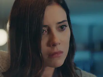 Nil mantiene una conversación íntima con Derin... mientras Asya lo escucha todo por teléfono Nil mantiene una conversación íntima con Derin... mientras Asya lo escucha todo por teléfono