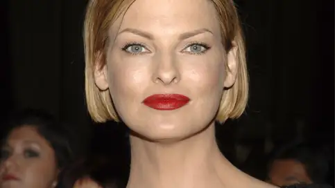 El antes y después de Linda Evangelista y otras famosas por desastres de cirugía estética El antes y después de Linda Evangelista y otras famosas por desastres de cirugía estética