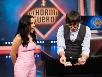 Becky G alucina con el truco de magia de Luis Piedrahita: “!Qué cara de suspicacia!” Becky G alucina con el truco de magia de Luis Piedrahita: “!Qué cara de suspicacia!”