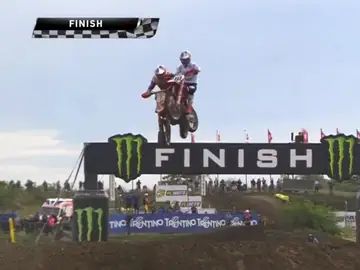 El brutal choque de Jorge Prado en el aire celebrando su victoria en Alemania El brutal choque de Jorge Prado en el aire celebrando su victoria en Alemania