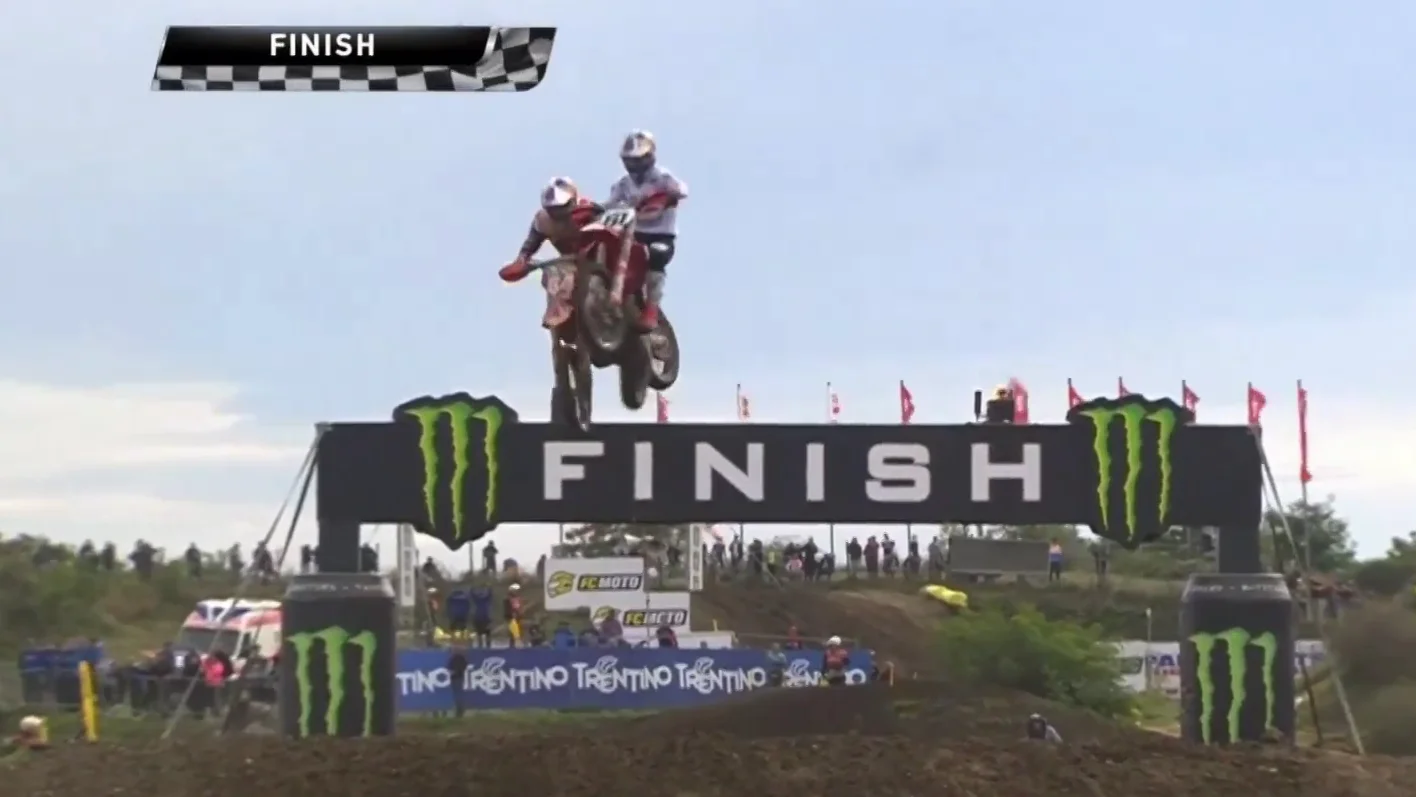 El brutal choque de Jorge Prado en el aire celebrando su victoria en Alemania El brutal choque de Jorge Prado en el aire celebrando su victoria en Alemania