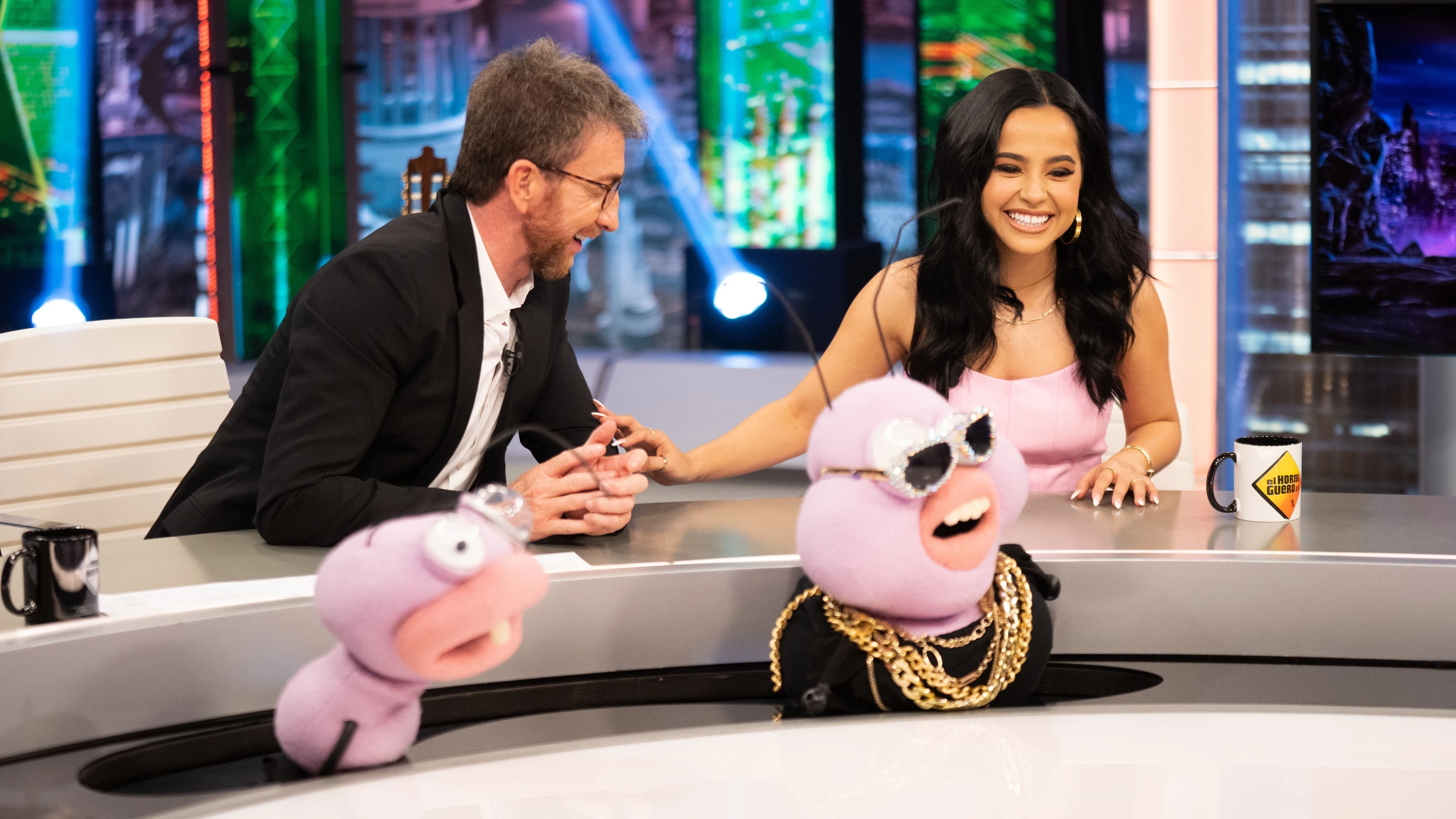 La inesperada sorpresa de Trancas y Petancas a Becky G: "&iexcl;Nunca me hab&iacute;a visto de viejita!"