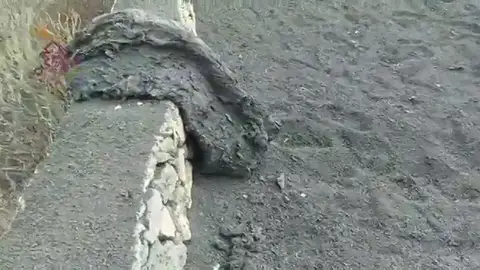 Las imágenes de las bombas volcánicas que muestran la cara más violenta del volcán de La Palma Las imágenes de las bombas volcánicas que muestran la cara más violenta del volcán de La Palma