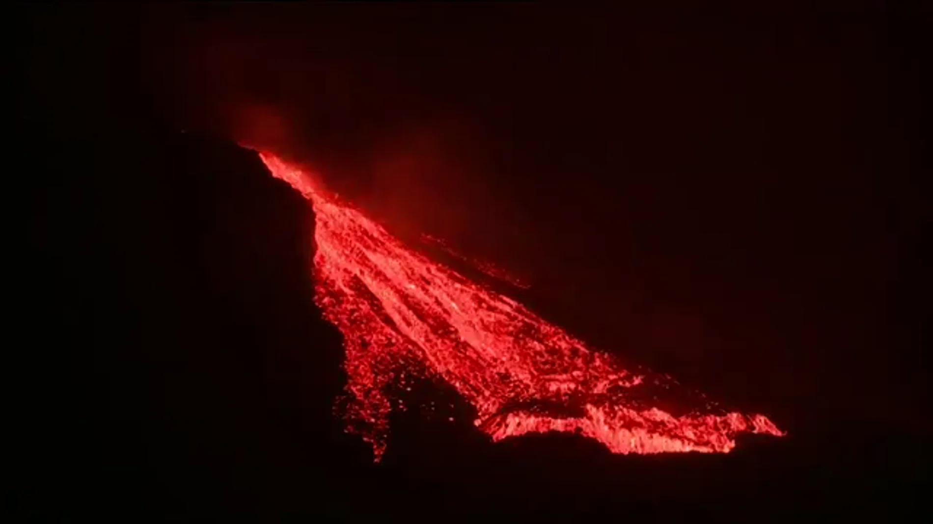 Un timelapse muestra el momento en el que se derrumba el cono principal del volcán de La Palma