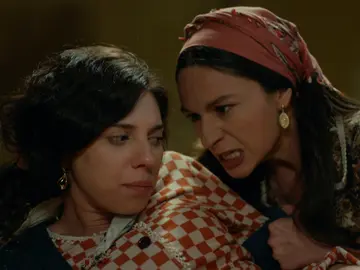 Saniye descubre a Gaffur coqueteando con Seher Saniye descubre a Gaffur coqueteando con Seher