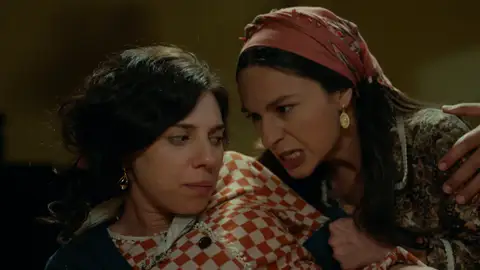 Saniye descubre a Gaffur coqueteando con Seher Saniye descubre a Gaffur coqueteando con Seher