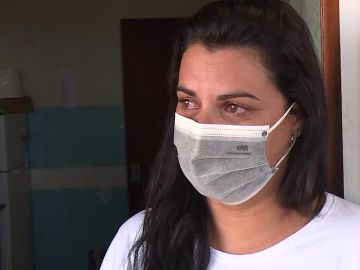 La impotencia de una mujer que ha perdido su casa y empleo por el volcán de La Palma: "Tengo que seguir por mis hijos"