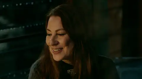 Fekeli y Hünkar pasan la noche juntos en una cabaña Fekeli y Hünkar pasan la noche juntos en una cabaña