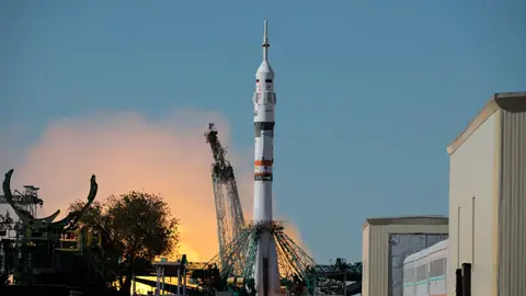 Rusia lanza al espacio a una actriz y a un productor de cine para grabar una película Rusia lanza al espacio a una actriz y a un productor de cine para grabar una película