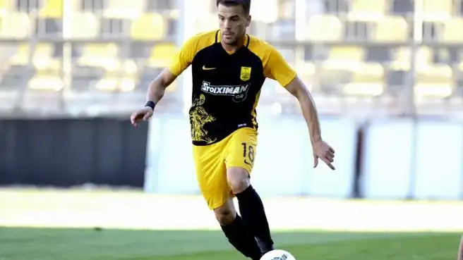 Encuentran muerto a Nikos Tsumanis, futbolista griego de 31 años, en el interior de su coche Encuentran muerto a Nikos Tsumanis, futbolista griego de 31 años, en el interior de su coche