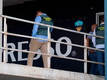 El Ministerio del Interior plantea obligar borrarse los tatuajes a los agentes de la Guardia Civil El Ministerio del Interior plantea obligar borrarse los tatuajes a los agentes de la Guardia Civil