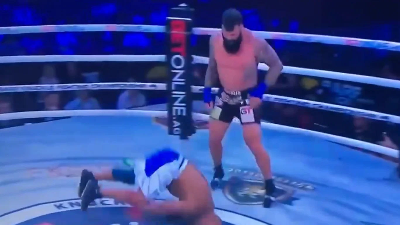 Muere Justin Thornton a los 38 años tras sufrir un K.O. en un combate sin guantes Muere Justin Thornton a los 38 años tras sufrir un K.O. en un combate sin guantes