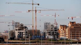 Vista de varios bloques de viviendas en construcci&oacute;n