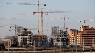 Vista de varios bloques de viviendas en construcción Vista de varios bloques de viviendas en construcción