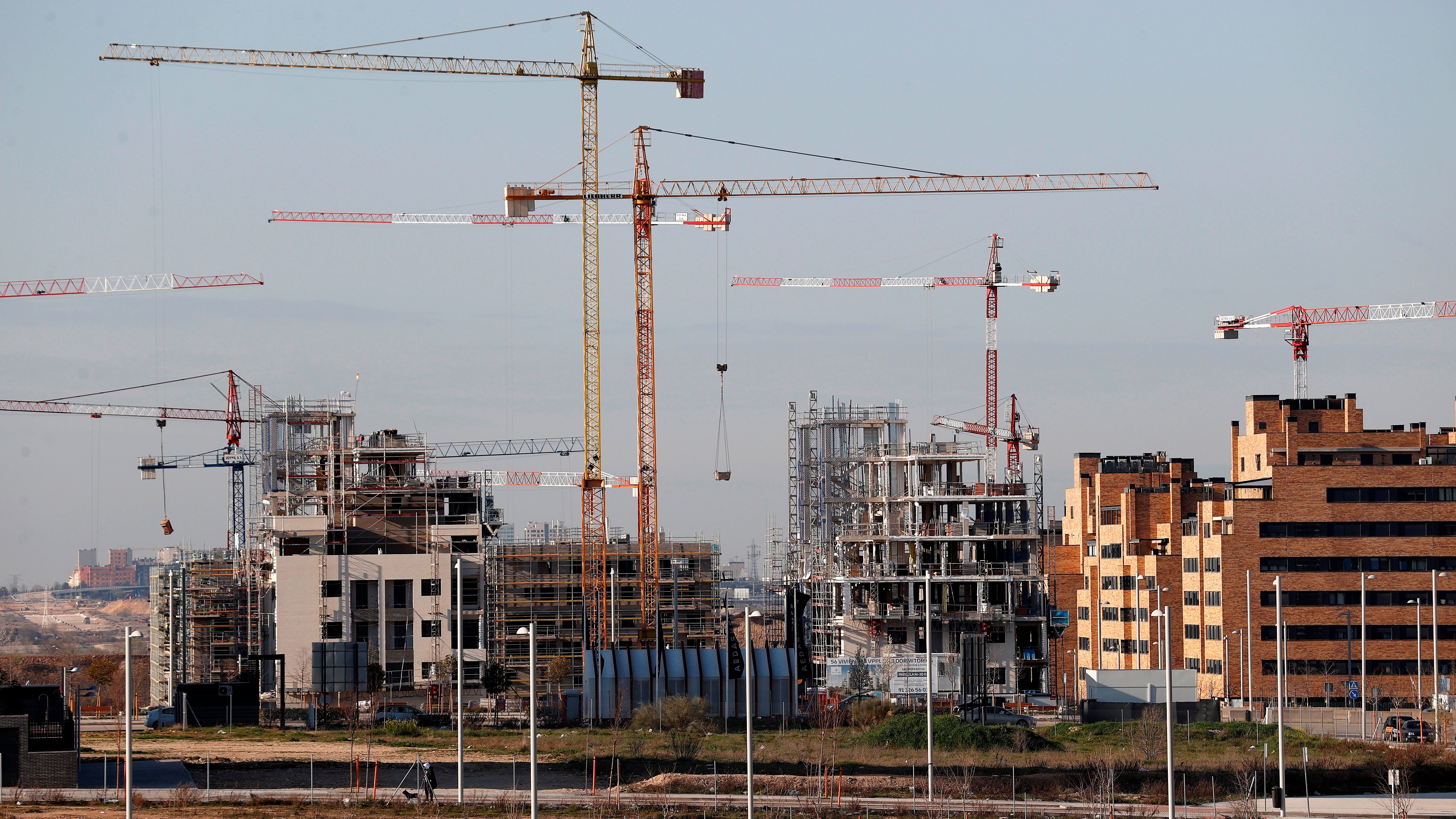 Vista de varios bloques de viviendas en construcci&oacute;n