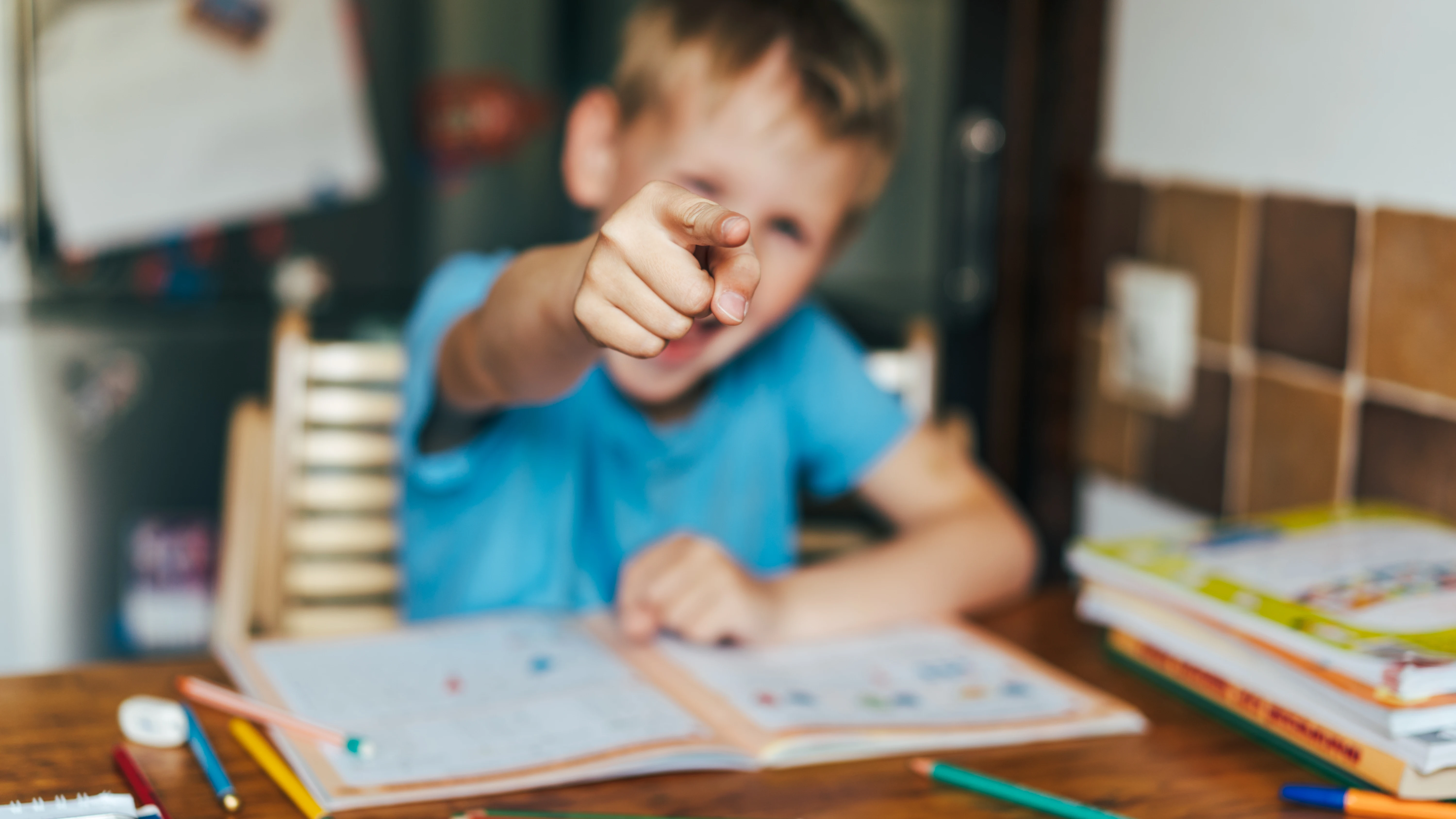 Ni&ntilde;o aprendiendo
